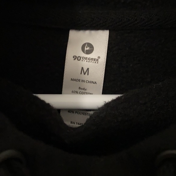 Cropped black hoodie - Picture 2 of 3